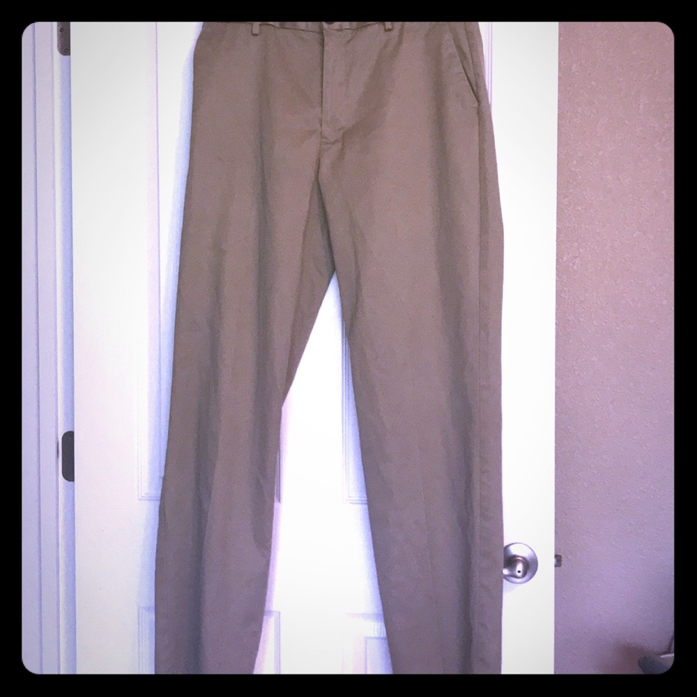 Men’s Dockers khaki trousers